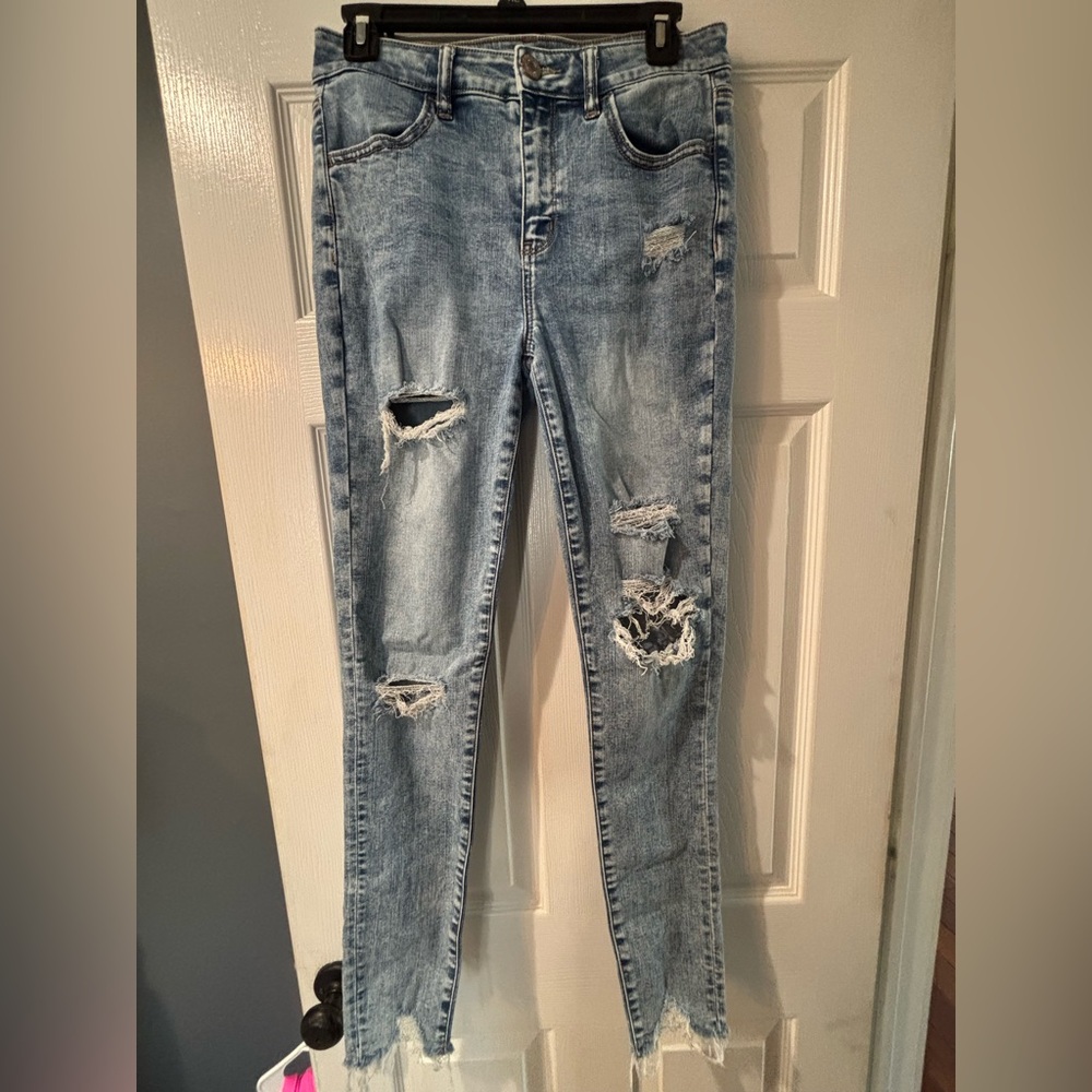 American Eagle next level stretch 8 long distressed